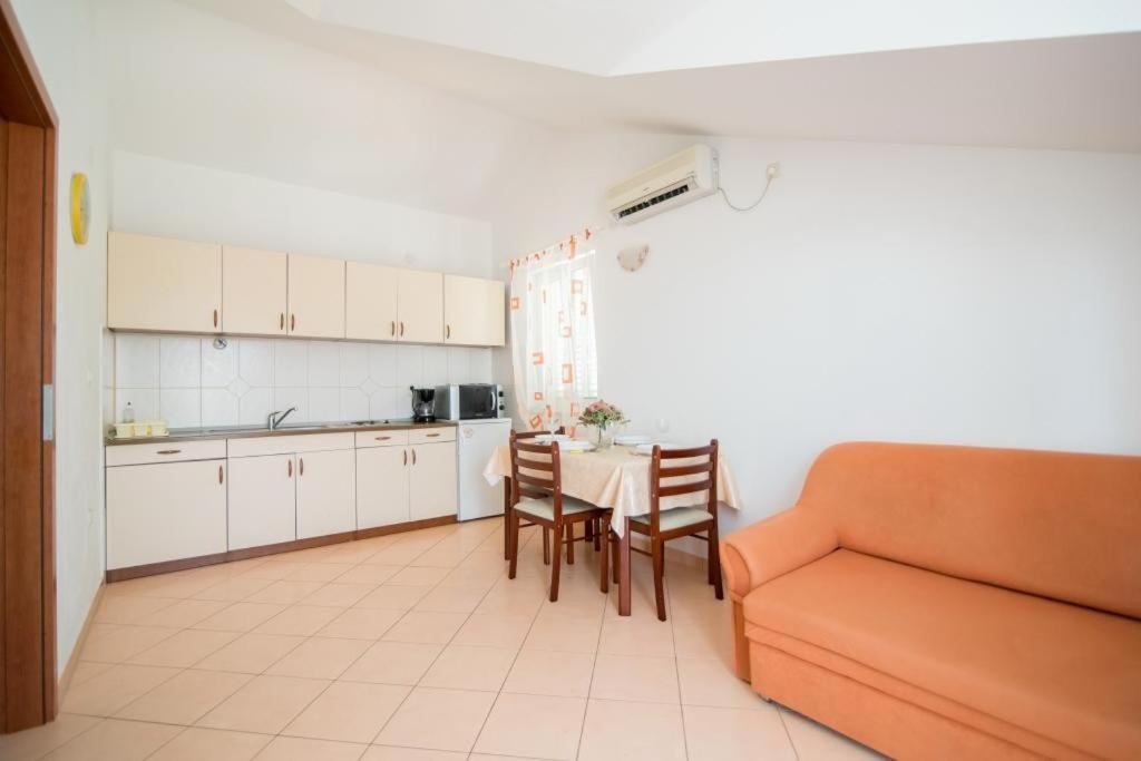 Apartments Batinic Supetar Εξωτερικό φωτογραφία
