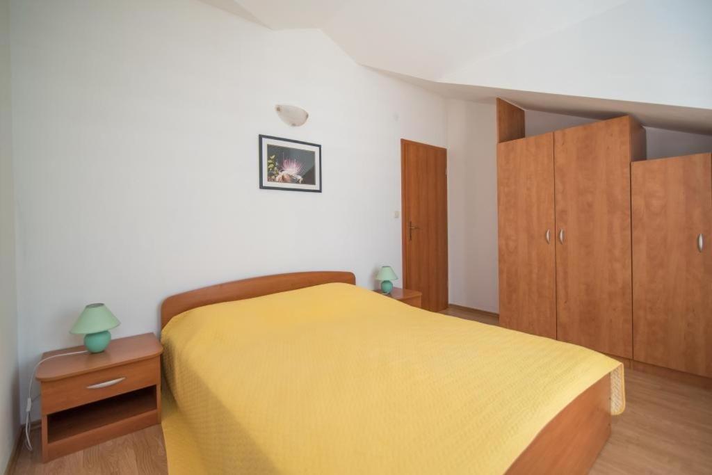 Apartments Batinic Supetar Εξωτερικό φωτογραφία